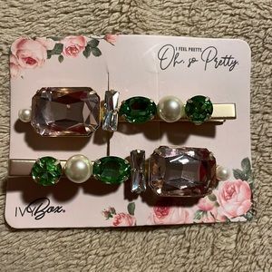 AKA Ivy box Hair Clips